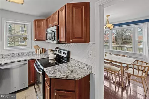 Kitchen - 1000 Dennis Ave, Silver Spring, MD 20901 photo 3 of 4