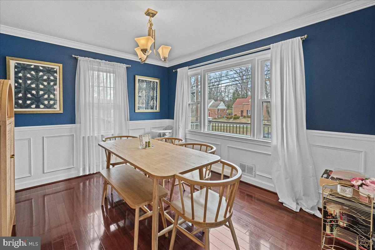 Dining - 1000 Dennis Ave, Silver Spring, MD 20901 photo 2 of 5