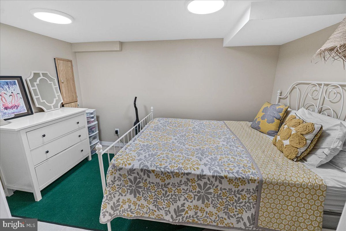Bedroom - 1000 Dennis Ave, Silver Spring, MD 20901 photo 6 of 6