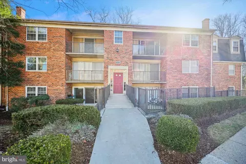 886 College Pkwy #203, Rockville, MD 20850