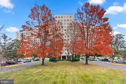 10201 Grosvenor Pl #824, Rockville, MD 20852