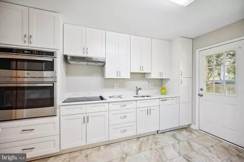 9708 Belvedere Pl, Silver Spring, MD 20910 photo 9