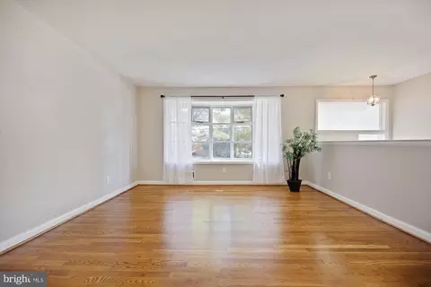 9708 Belvedere Pl, Silver Spring, MD 20910 photo 4