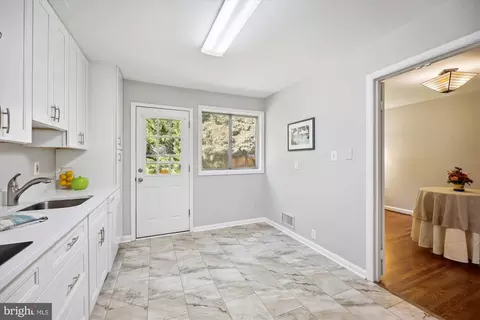 9708 Belvedere Pl, Silver Spring, MD 20910 photo 10