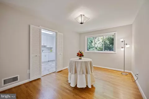 9708 Belvedere Pl, Silver Spring, MD 20910 photo 6