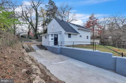 6002 Crawford Dr, Rockville, MD 20851