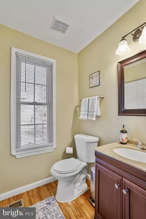 Bath - 14916 Habersham Cir, Silver Spring, MD 20906 photo 1 of 4