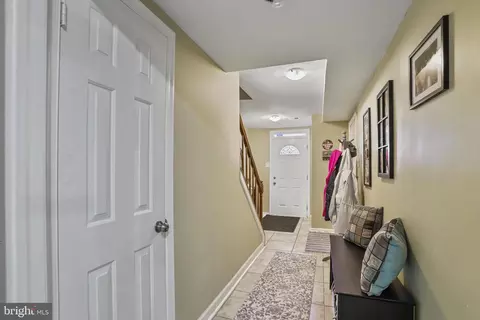 Entry Way - 14916 Habersham Cir, Silver Spring, MD 20906 photo 2 of 3