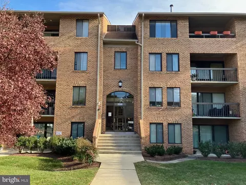 11319 Commonwealth Dr #102, Rockville, MD 20852