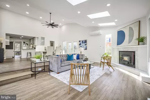 8620 Falls Rd, Potomac, MD 20854