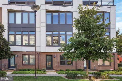 8046 Tribeca St, Derwood, MD 20855