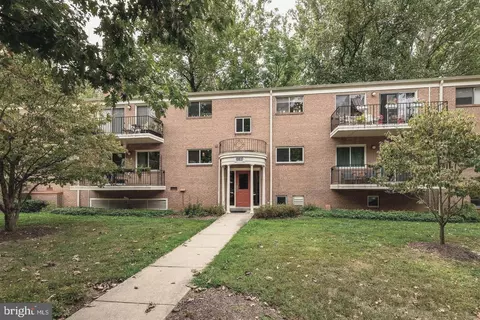 10637 Weymouth St #102, Bethesda, MD 20814