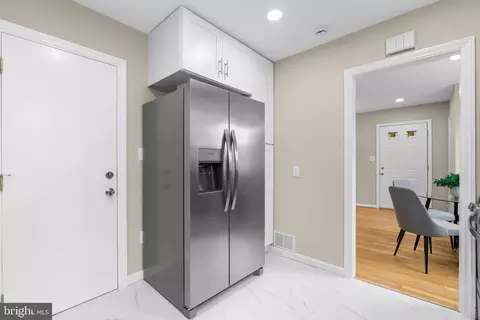 9710 Braddock Rd, Silver Spring, MD 20903 photo 11