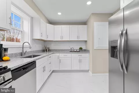 9710 Braddock Rd, Silver Spring, MD 20903 photo 9