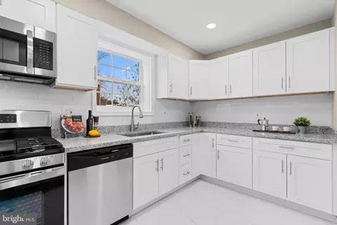 9710 Braddock Rd, Silver Spring, MD 20903 photo 8