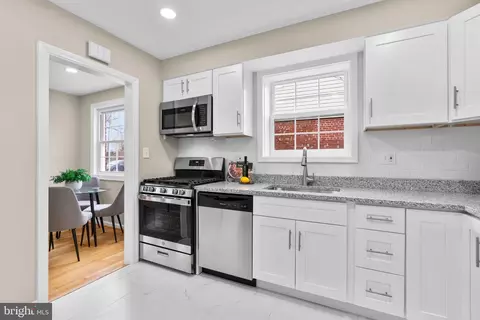 9710 Braddock Rd, Silver Spring, MD 20903 photo 12
