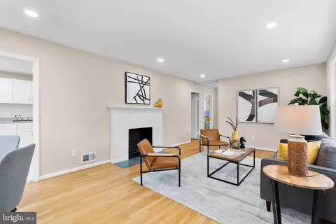9710 Braddock Rd, Silver Spring, MD 20903 photo 5