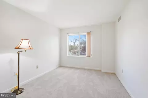 Bedroom - 14801 Pennfield Cir #401, Silver Spring, MD 20906 photo 4 of 5