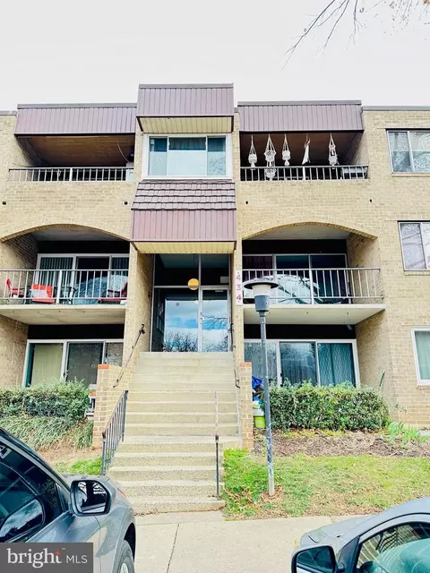 434 Girard St #221, Gaithersburg, MD 20877