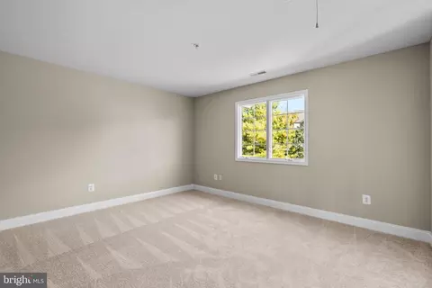 Bedroom - 18409 Polynesian Ln, Boyds, MD 20841 photo 4 of 7