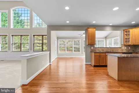 Living - 18409 Polynesian Ln, Boyds, MD 20841 photo 5 of 12