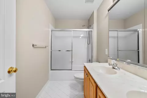 Bath - 18409 Polynesian Ln, Boyds, MD 20841 photo 2 of 5