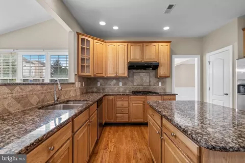 Kitchen - 18409 Polynesian Ln, Boyds, MD 20841 photo 2 of 6