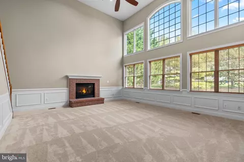 Living - 18409 Polynesian Ln, Boyds, MD 20841 photo 7 of 12