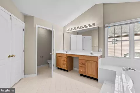 Bath - 18409 Polynesian Ln, Boyds, MD 20841 photo 5 of 5