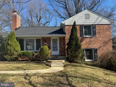 9805 Cedar Ln, Bethesda, MD 20814