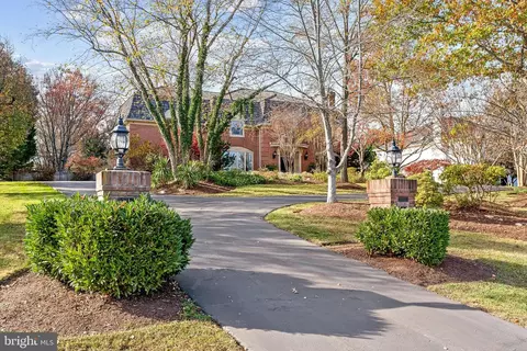 10720 Stapleford Hall Dr, Potomac, MD 20854