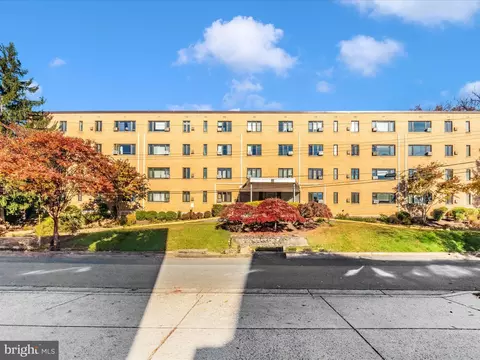 111 Lee Ave #308, Takoma Park, MD 20912