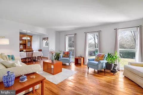 Living - 14004 Pond View Rd, Silver Spring, MD 20905 photo 1 of 3