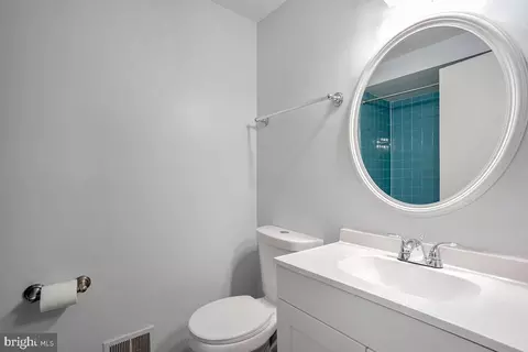 Bath - 14004 Pond View Rd, Silver Spring, MD 20905 photo 3 of 3