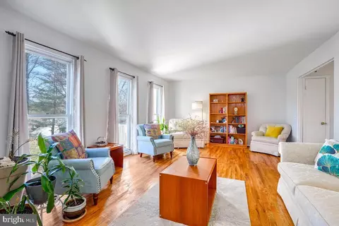 Living - 14004 Pond View Rd, Silver Spring, MD 20905 photo 2 of 3