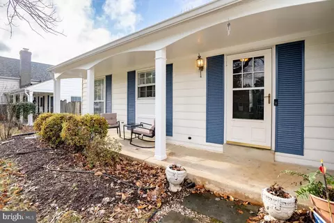Exterior - 14004 Pond View Rd, Silver Spring, MD 20905 photo 2 of 5