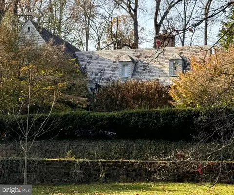 9110 Fernwood Rd, Bethesda, MD 20817