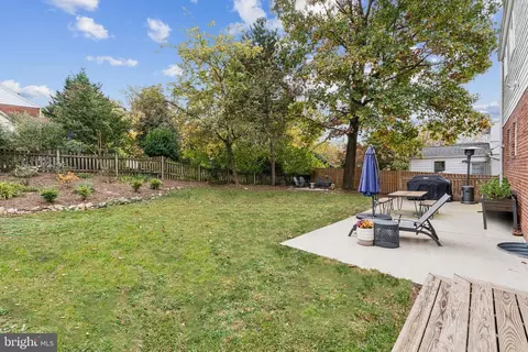 Exterior - 9411 Worth Ave, Silver Spring, MD 20901 photo 7 of 9
