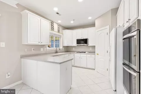 3320 Castle Ridge Cir #14, Silver Spring, MD 20904 photo 18