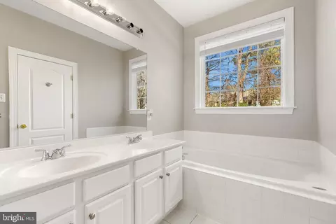 3320 Castle Ridge Cir #14, Silver Spring, MD 20904 photo 32