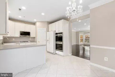 3320 Castle Ridge Cir #14, Silver Spring, MD 20904 photo 14