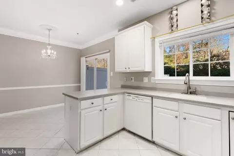 3320 Castle Ridge Cir #14, Silver Spring, MD 20904 photo 16