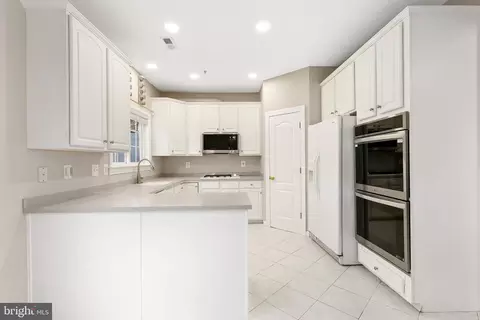 3320 Castle Ridge Cir #14, Silver Spring, MD 20904 photo 17
