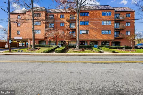 8 Russell Ave #201, Gaithersburg, MD 20877