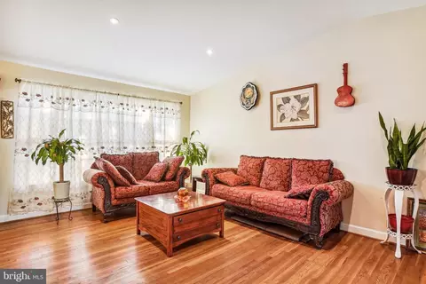 5 Foxhall Ct, Silver Spring, MD 20906 photo 4