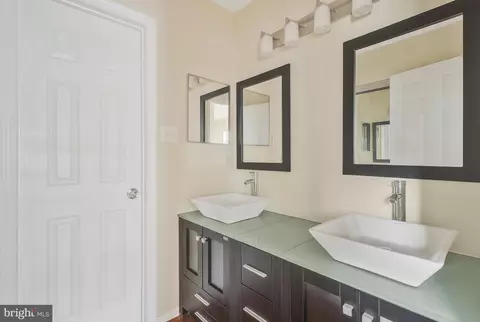 Bath - 14807 Hazelmoor Ct, Silver Spring, MD 20906 photo 2 of 12