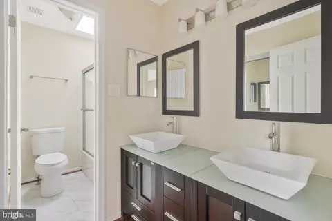 Bath - 14807 Hazelmoor Ct, Silver Spring, MD 20906 photo 4 of 12