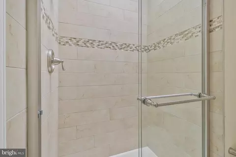 Bath - 14807 Hazelmoor Ct, Silver Spring, MD 20906 photo 9 of 12
