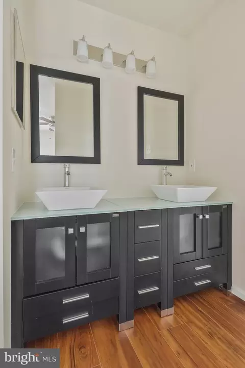 Bath - 14807 Hazelmoor Ct, Silver Spring, MD 20906 photo 8 of 12