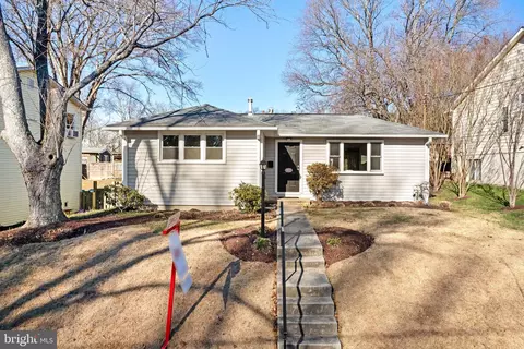 3919 Halsey St, Kensington, MD 20895